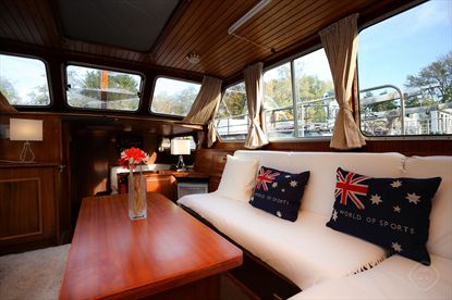 Classic South Houseboat short stay apartment Amsterdam