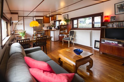 Noah's Houseboat short stay apartment Amsterdam