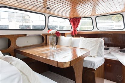 Stylish South Houseboat short stay apartment Amsterdam